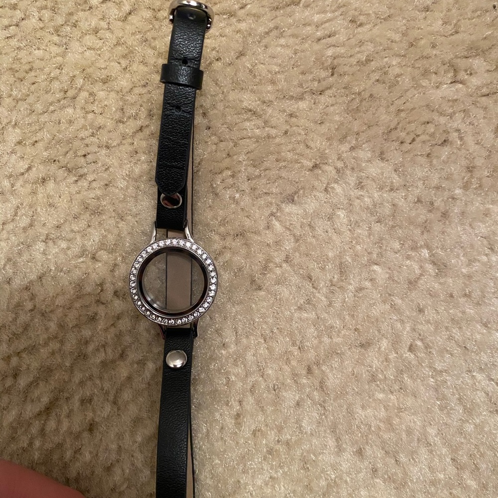 Origami owl leather wrap bracelet/ Crystal locket